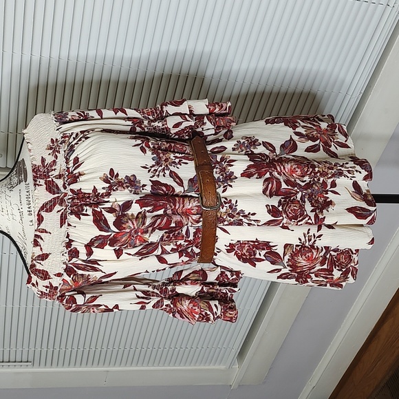 Miss Me Mini Dress Cream Red Berry Floral Bell Steeve SZ: Small - Picture 6 of 9